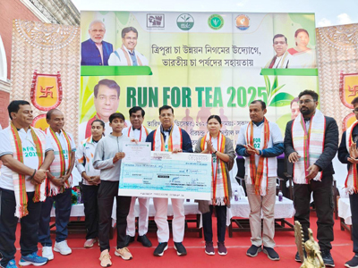 Industries and Commerce Minister Santana Chakma and Youths and Sports Minister Tinku Roy flag off ‘Run for Tea’ at Agartala on December 17.
